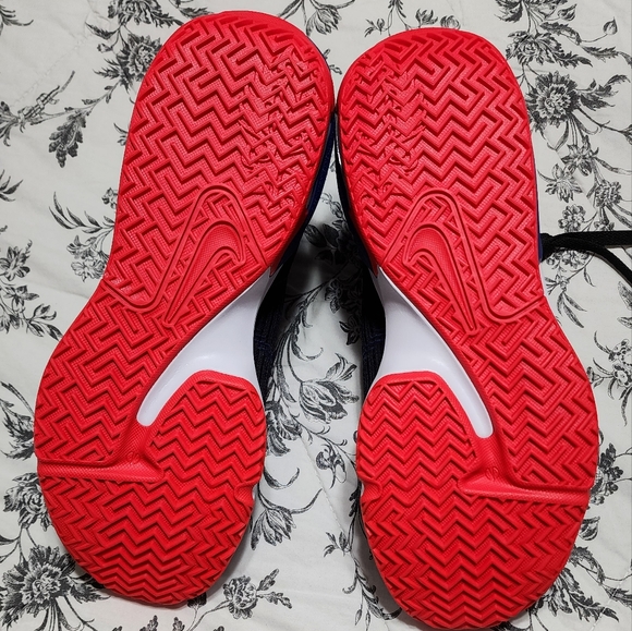 Nike LeBron James witness 6 black/blue/red - Picture 2 of 6